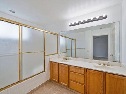 8239 Derbyshire Cir, Sacramento, CA 95828 Photo