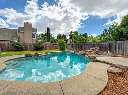 8239 Derbyshire Cir, Sacramento, CA 95828 Photo