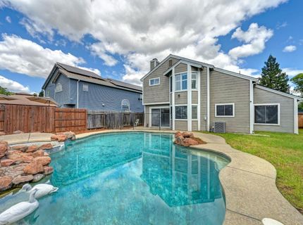 8239 Derbyshire Cir, Sacramento, CA 95828 Photo