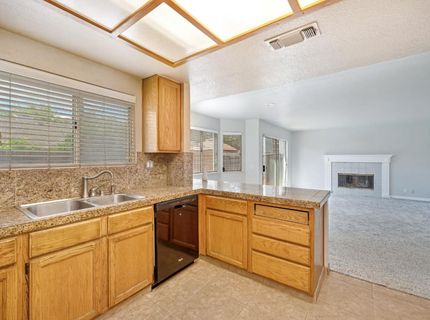 8239 Derbyshire Cir, Sacramento, CA 95828 Photo