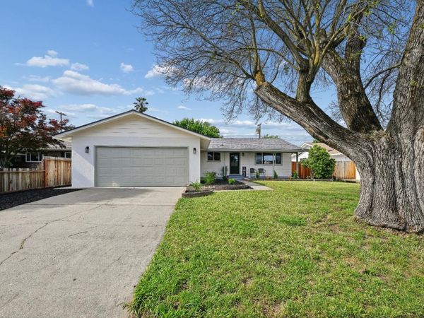 9060 New Dawn Dr, Sacramento, CA 95826