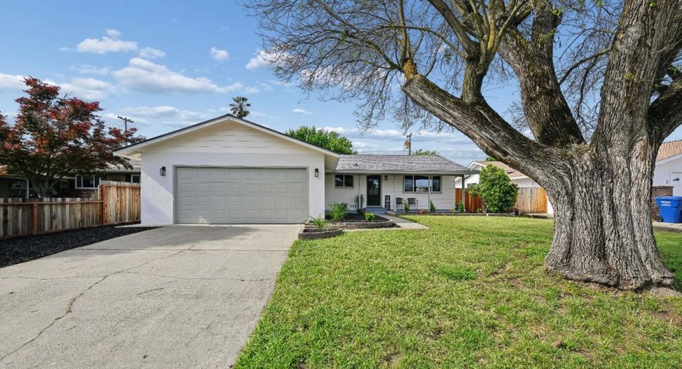 9060 New Dawn Dr, Sacramento, CA 95826 Photo