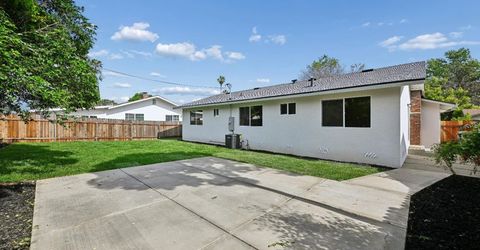 9060 New Dawn Dr, Sacramento, CA 95826 Photo