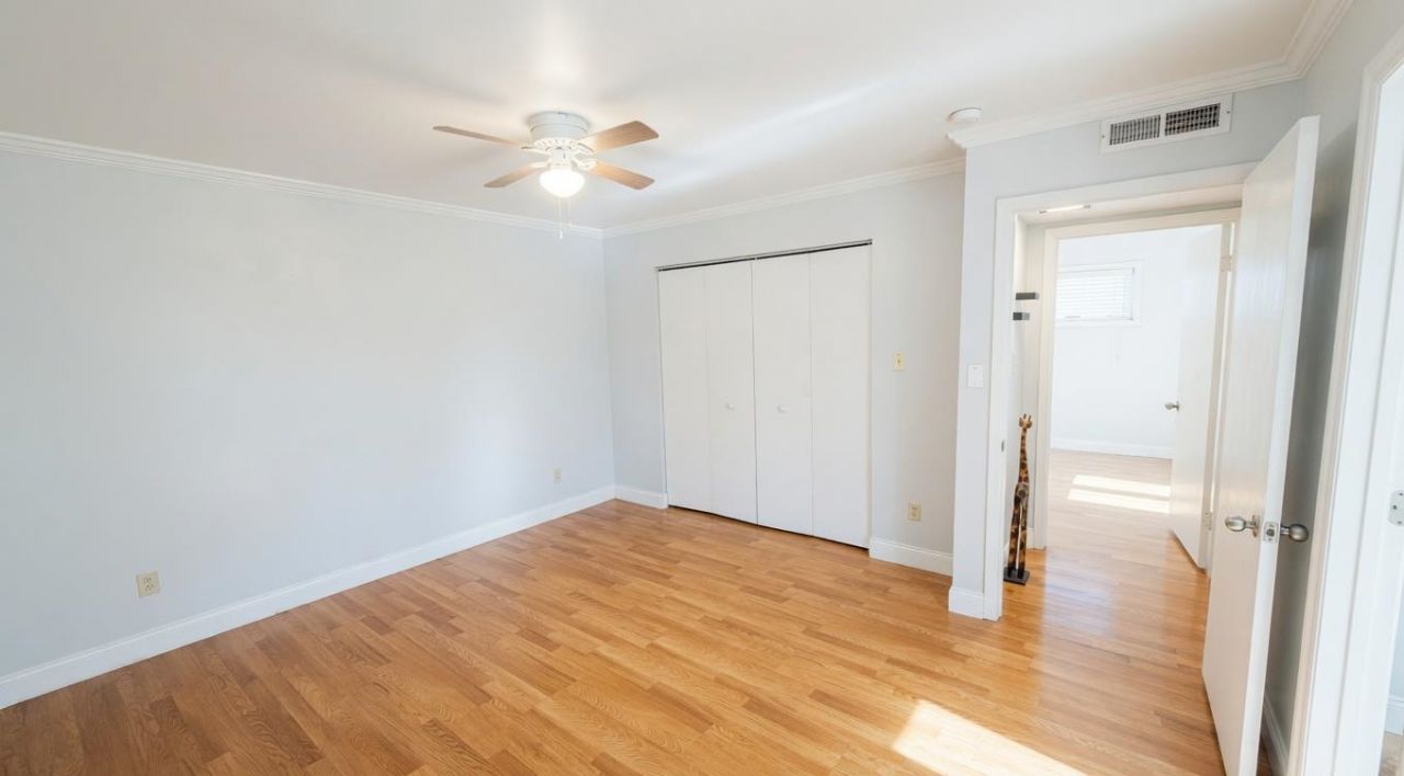 2000 Greens Blvd.  Photo 10