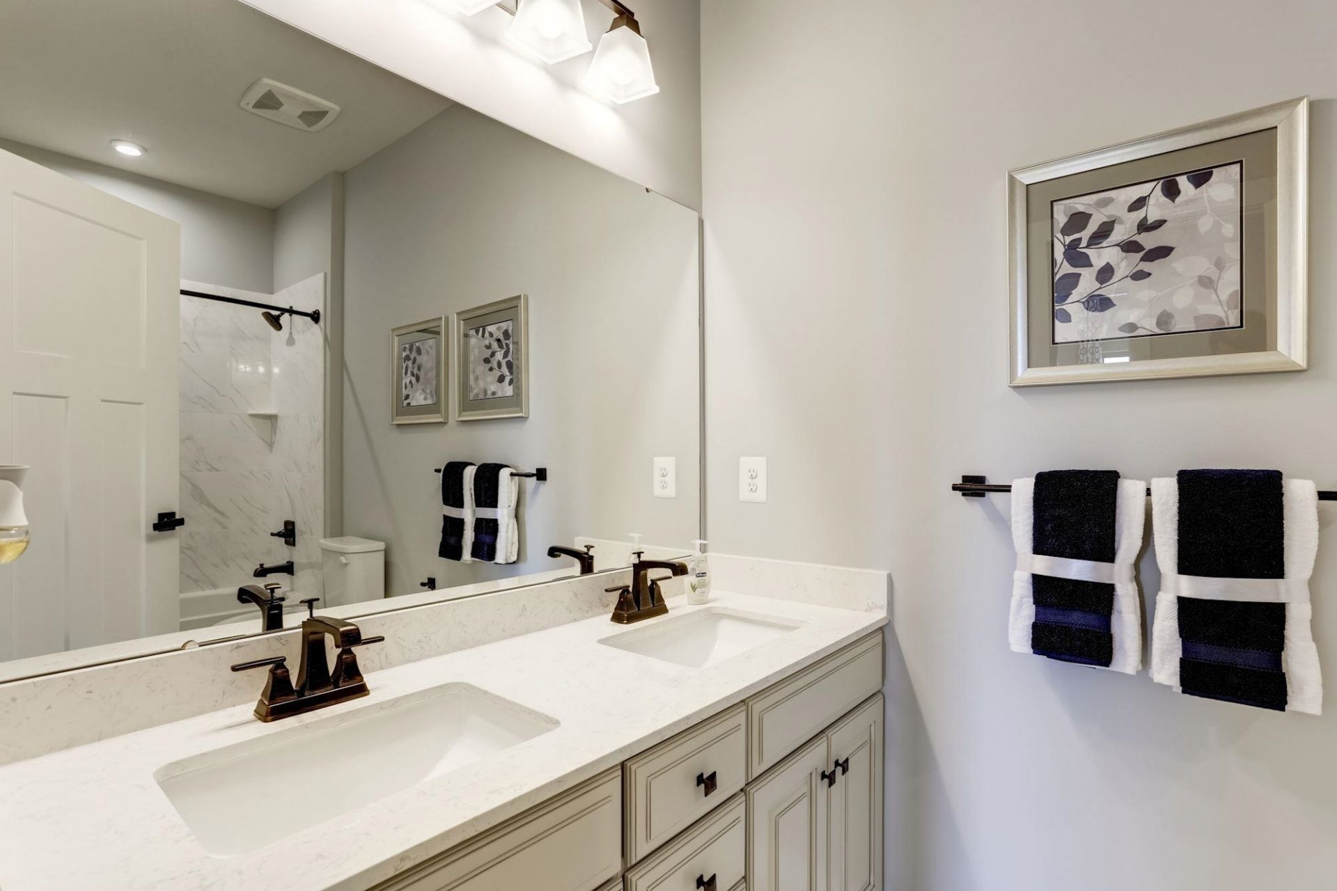 2377 Vera Way  Photo 6