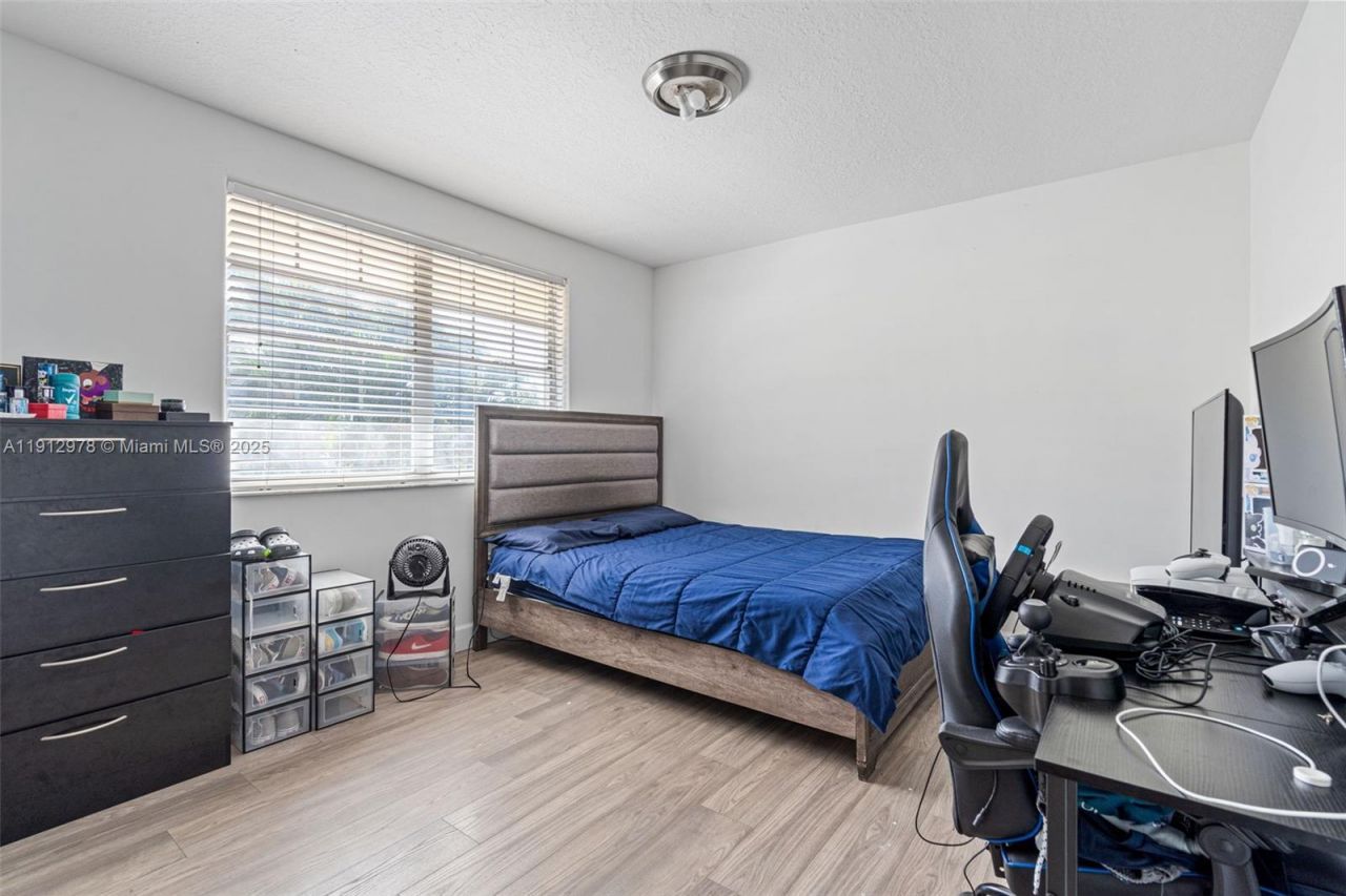 9410 SW 212th Ter, Cutler Bay, FL 33189 Photo