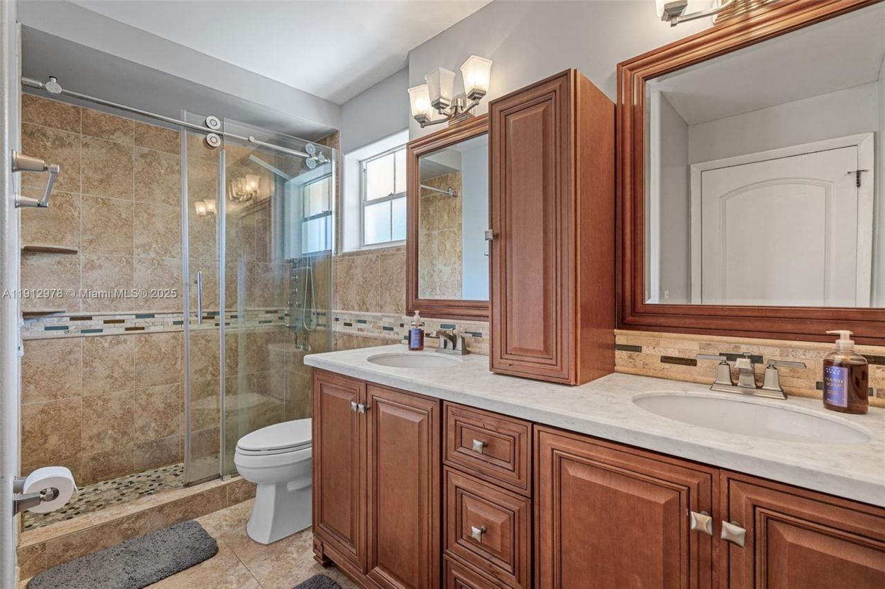 9410 SW 212th Ter, Cutler Bay, FL 33189 Photo