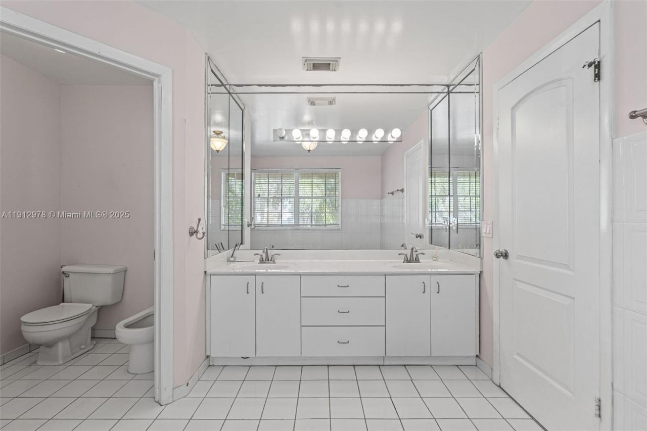 9410 SW 212th Ter, Cutler Bay, FL 33189 Photo