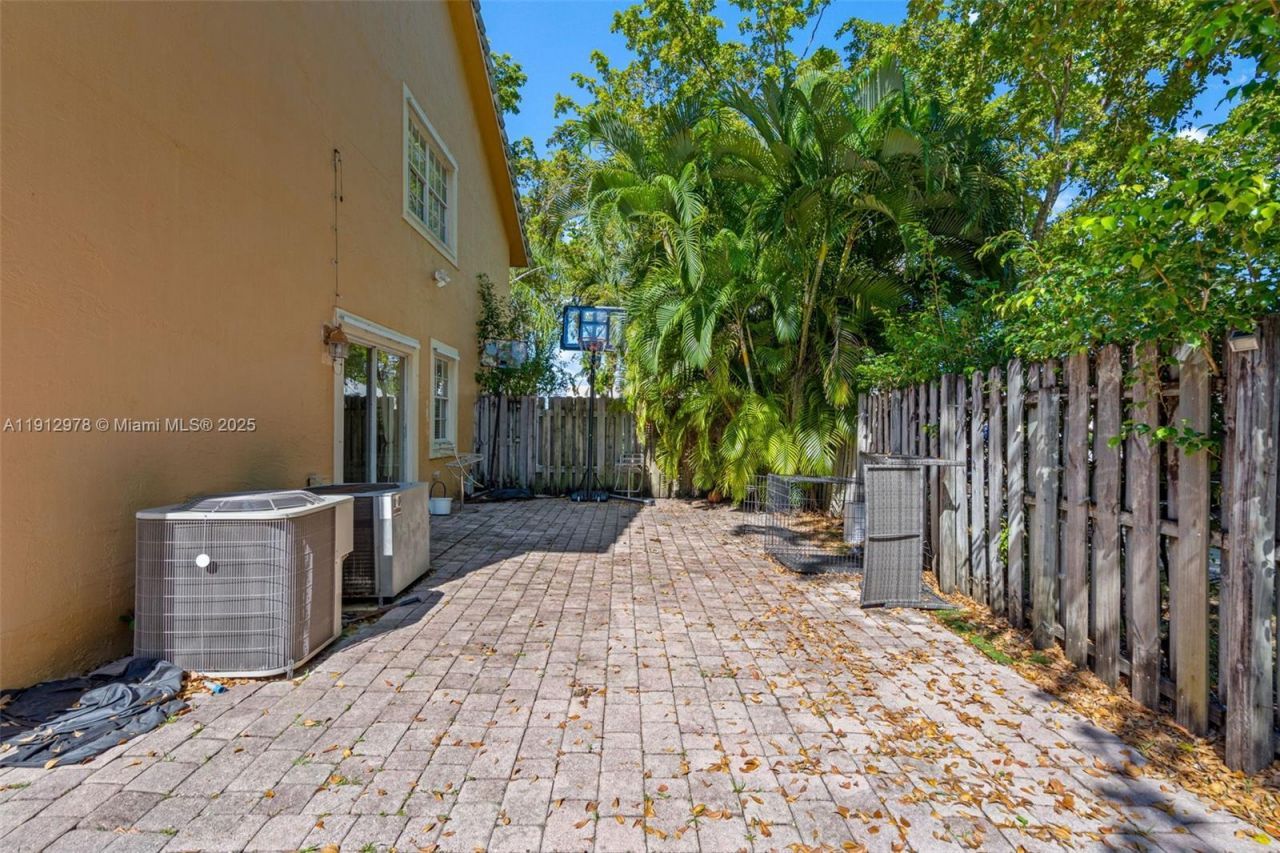 9410 SW 212th Ter, Cutler Bay, FL 33189 Photo