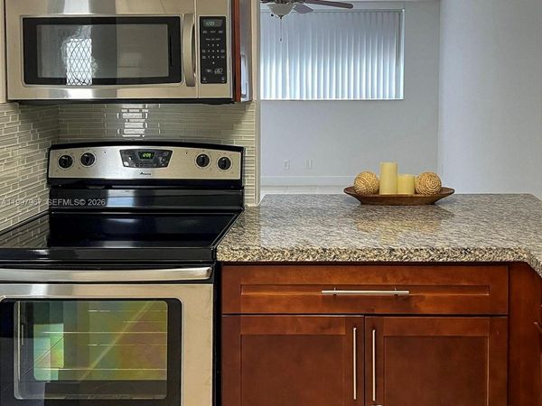 211 NE 8th Ave , Unit 107, Hallandale Beach, FL 33009