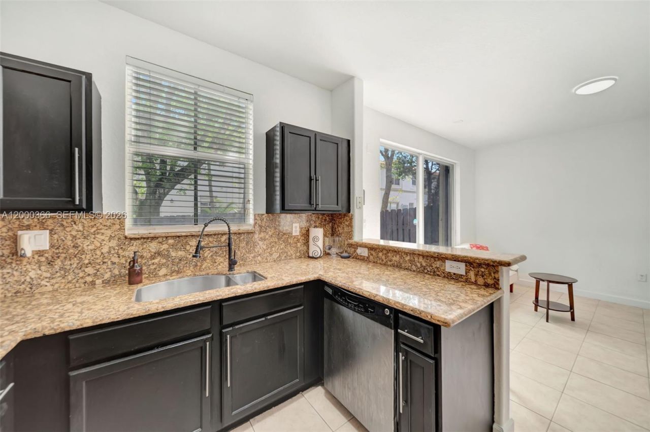 7855 NW 110th Ave, Doral, FL 33178 Photo