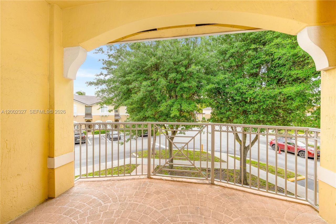 8964 W Flagler St, Unit 206, Miami, FL 33174 Photo