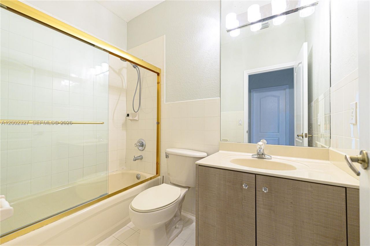 8964 W Flagler St, Unit 206, Miami, FL 33174 Photo