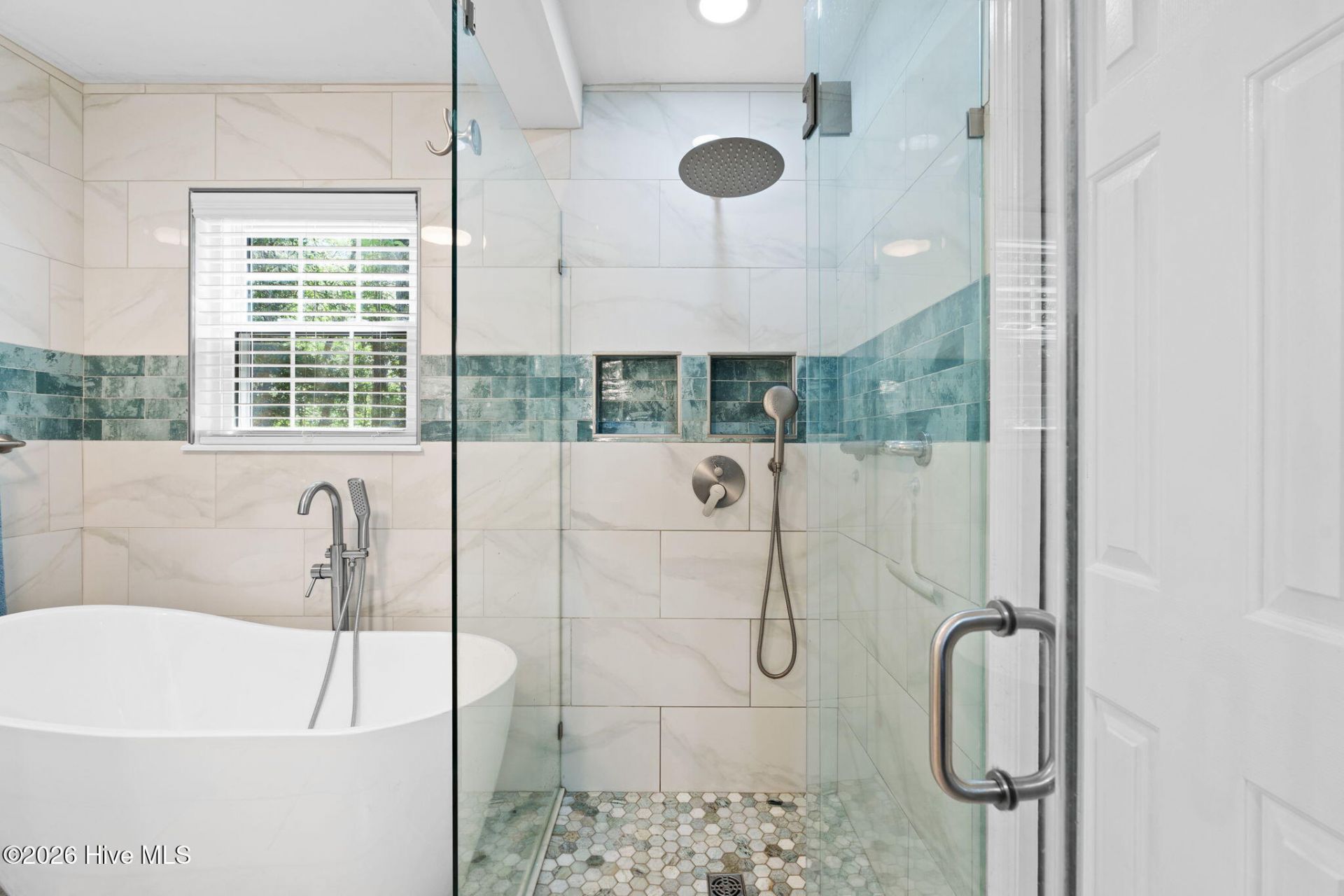 2490 Glen Drive Photo 43