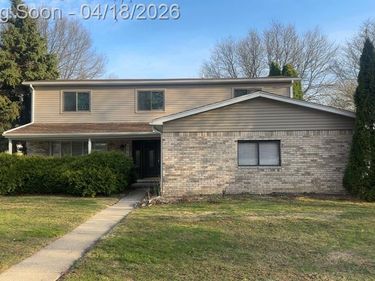 3960 Kings Point Drive, Troy, MI 48083