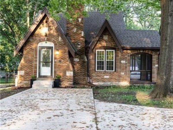 7639 Holmes Road, Kansas City, MO 64131