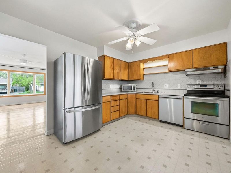 5315 Eisenhower Road, Columbus, OH 43229 Photo 10