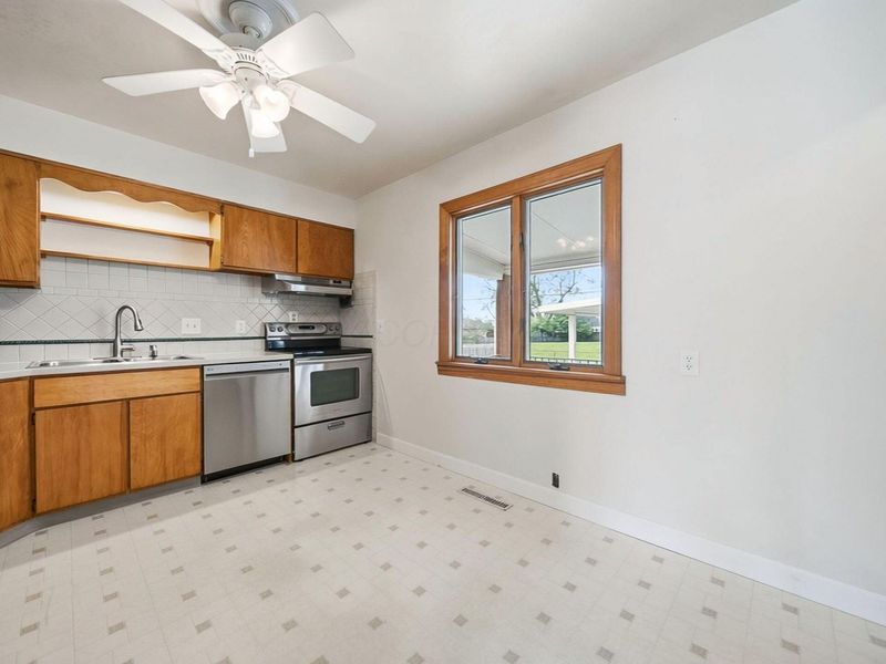 5315 Eisenhower Road, Columbus, OH 43229 Photo 11