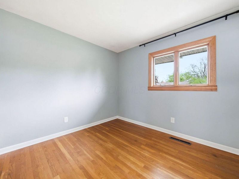 5315 Eisenhower Road, Columbus, OH 43229 Photo 23