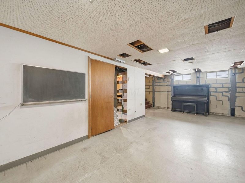 5315 Eisenhower Road, Columbus, OH 43229 Photo 30