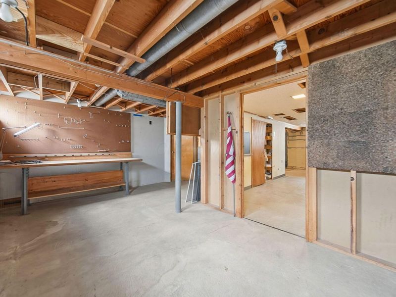 5315 Eisenhower Road, Columbus, OH 43229 Photo 32