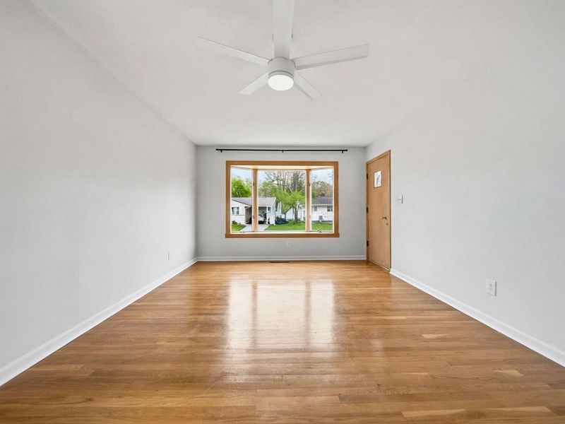 5315 Eisenhower Road, Columbus, OH 43229 Photo 8