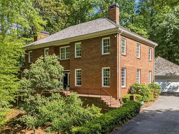 10 Albemarle Drive NW, Atlanta, GA 30327