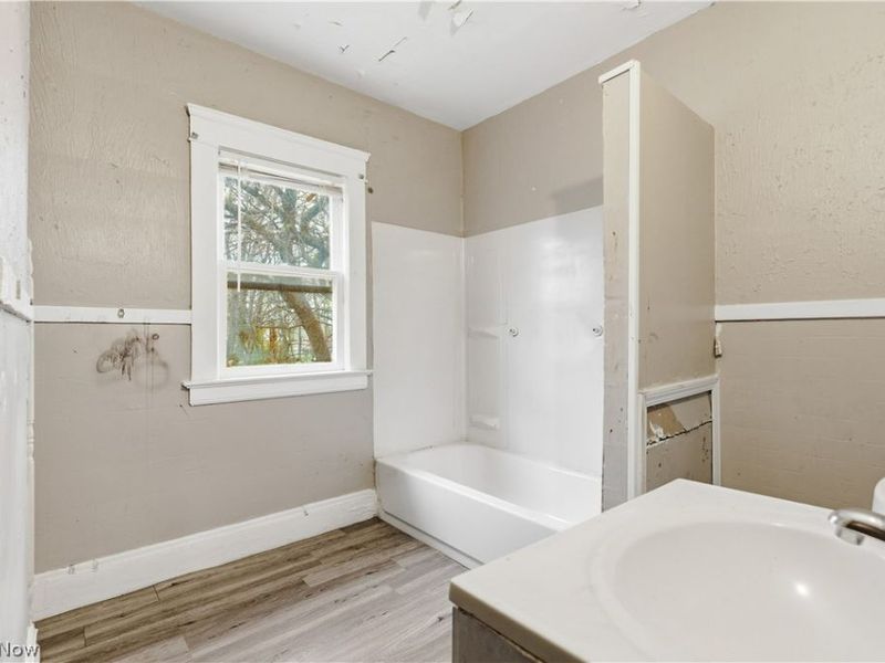 9609 Yale Avenue , Cleveland, OH 44108 Photo 14