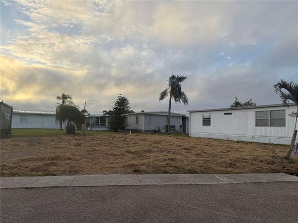 5621 SUNFLOWER ROAD , VENICE, FL 34293