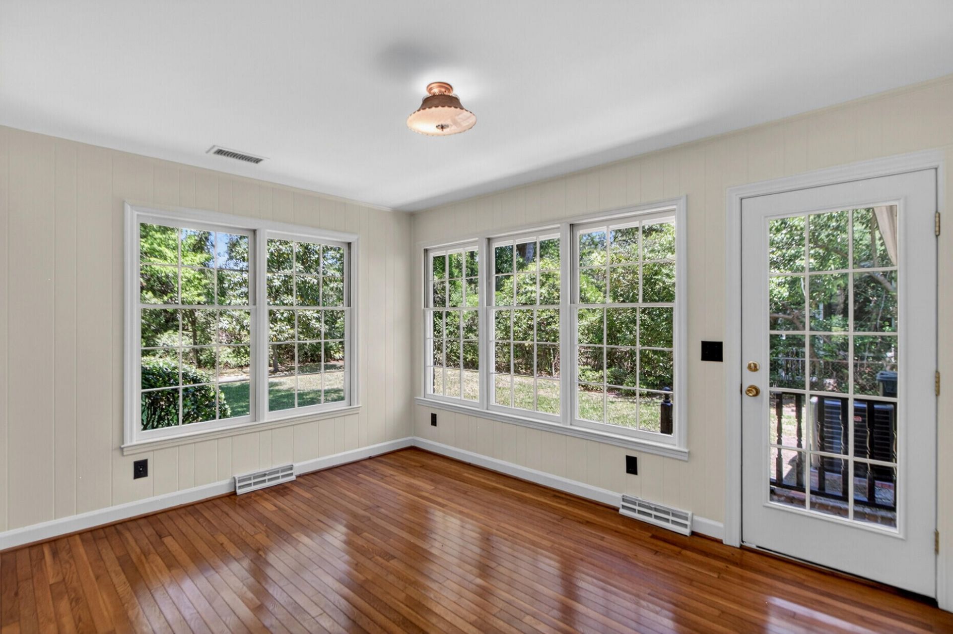 9 Nuffield Road Photo 6