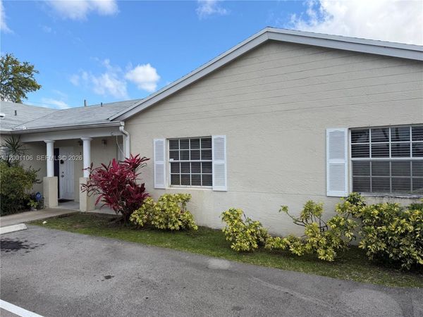 960 NE 214th Ln, Unit 960-04, Miami, FL 33179