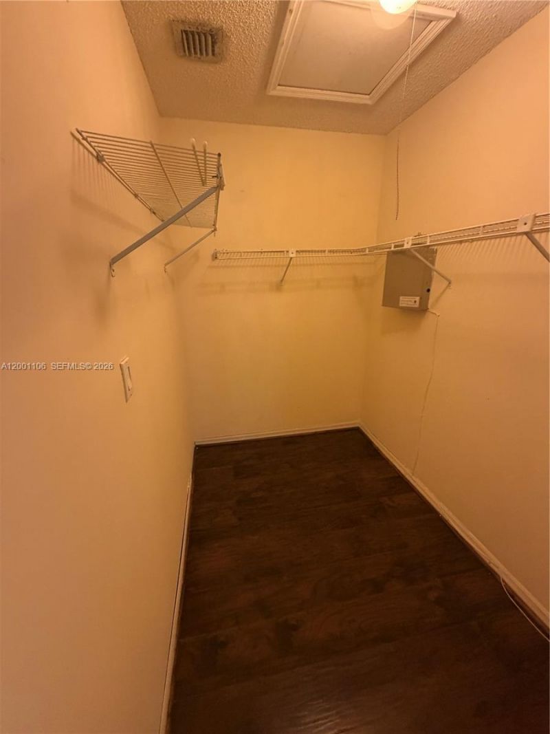 960 NE 214th Ln, Unit 960-04, Miami, FL 33179 Photo