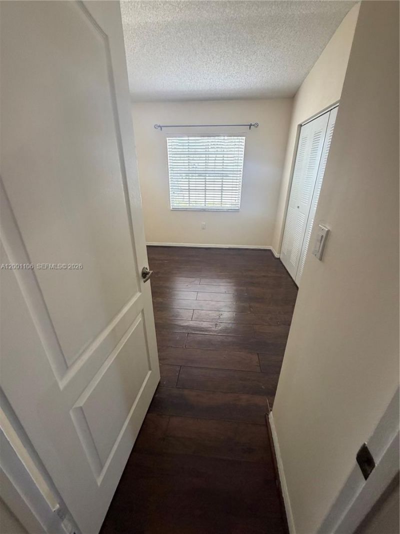 960 NE 214th Ln, Unit 960-04, Miami, FL 33179 Photo
