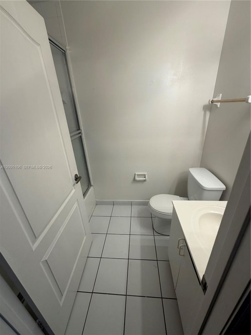 960 NE 214th Ln, Unit 960-04, Miami, FL 33179 Photo