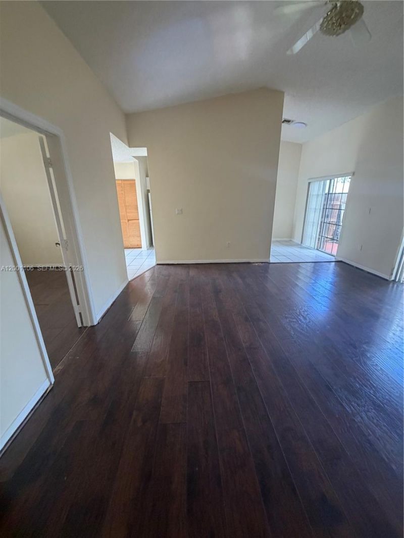 960 NE 214th Ln, Unit 960-04, Miami, FL 33179 Photo