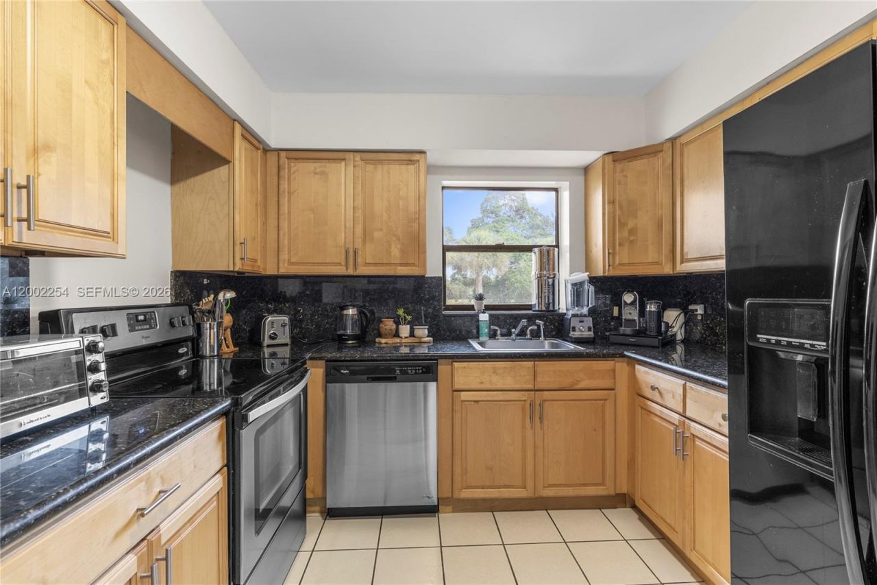 16175 Golf Club Rd, Unit 212, Weston, FL 33326 Photo