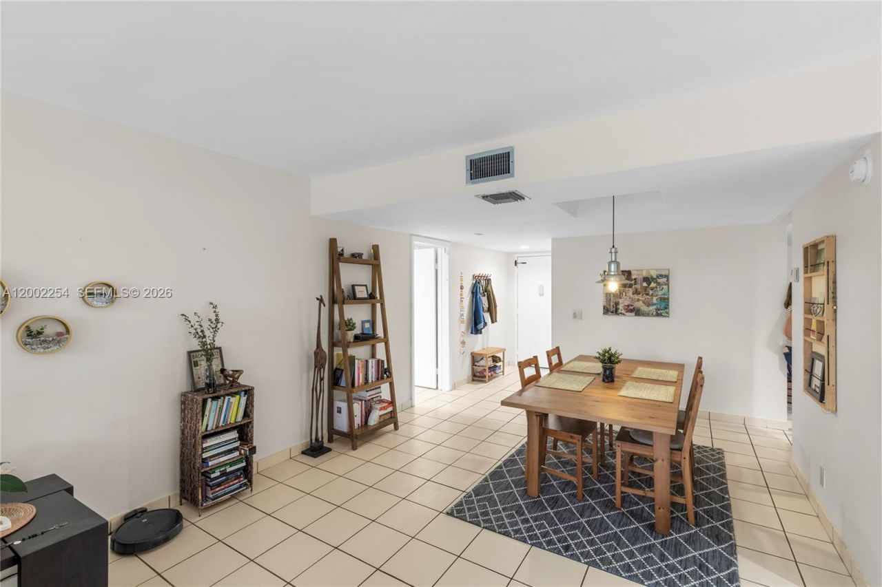 16175 Golf Club Rd, Unit 212, Weston, FL 33326 Photo