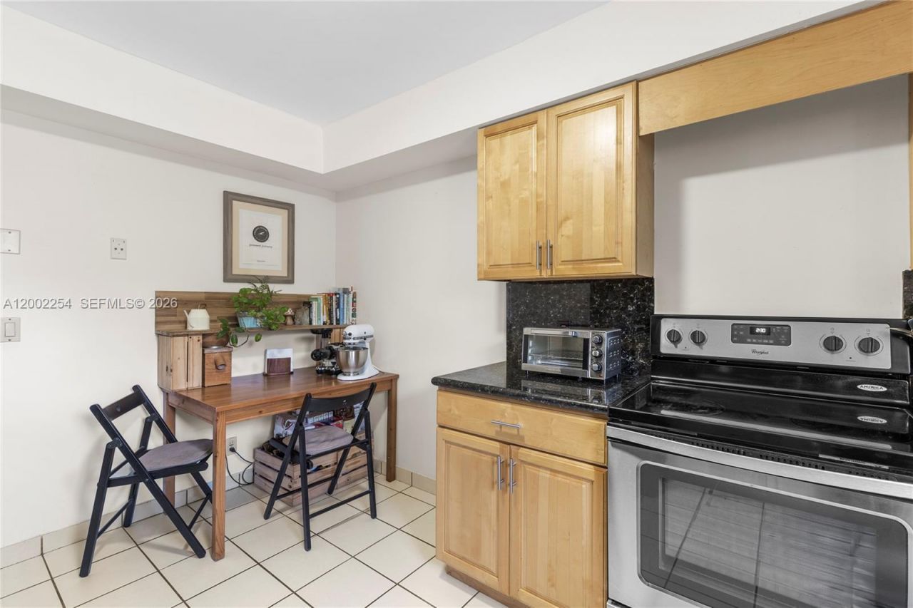 16175 Golf Club Rd, Unit 212, Weston, FL 33326 Photo