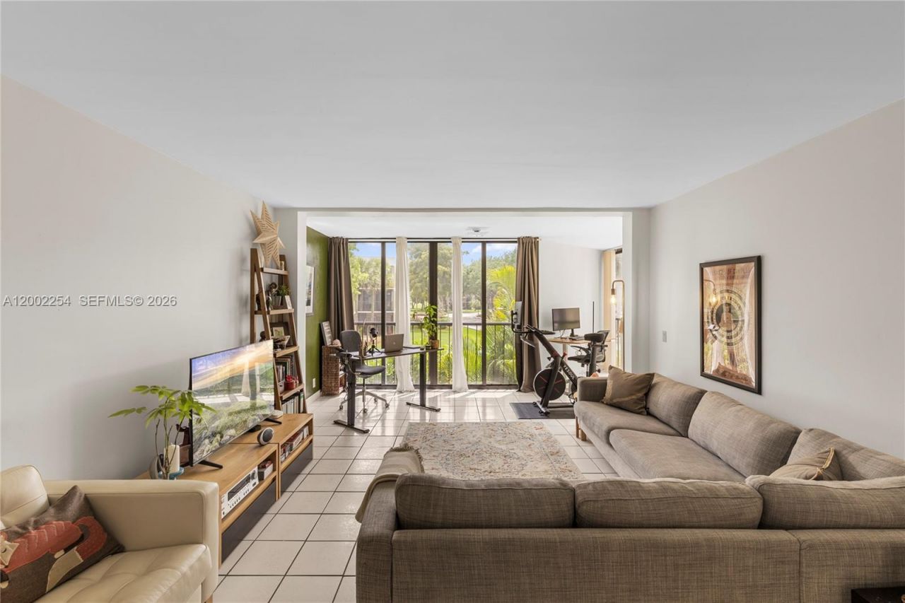 16175 Golf Club Rd, Unit 212, Weston, FL 33326 Photo