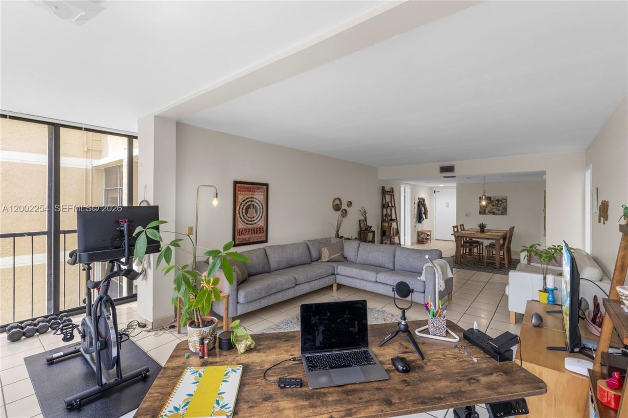 16175 Golf Club Rd, Unit 212, Weston, FL 33326 Photo