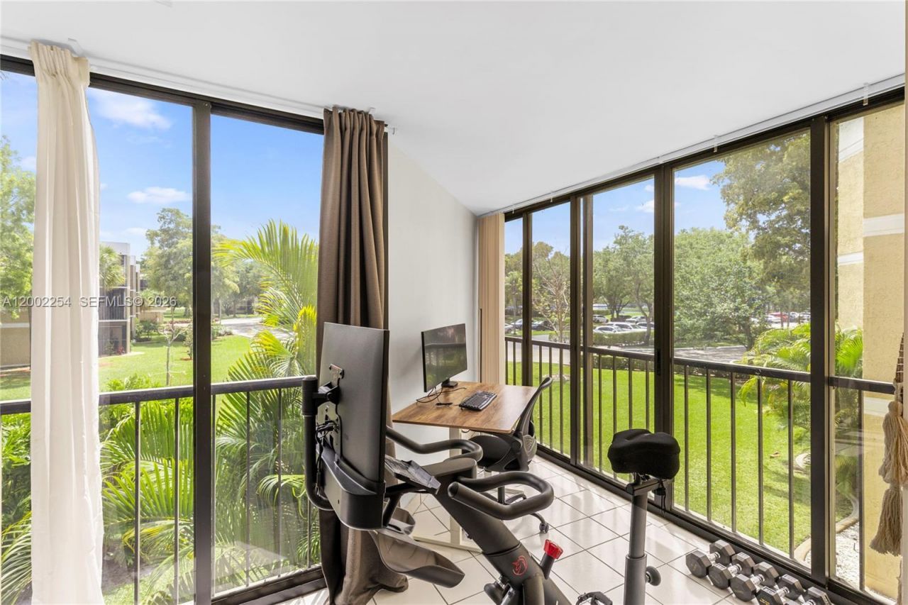 16175 Golf Club Rd, Unit 212, Weston, FL 33326 Photo