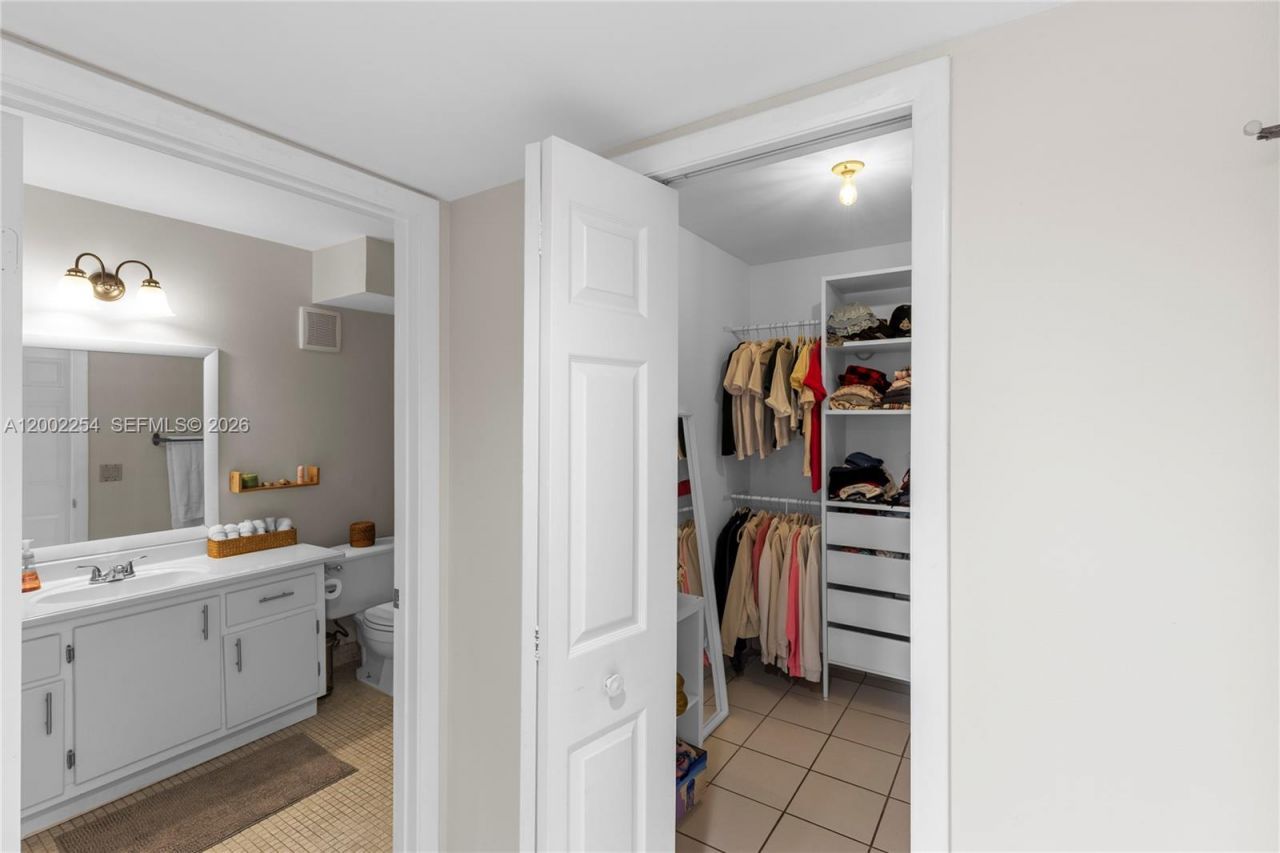 16175 Golf Club Rd, Unit 212, Weston, FL 33326 Photo