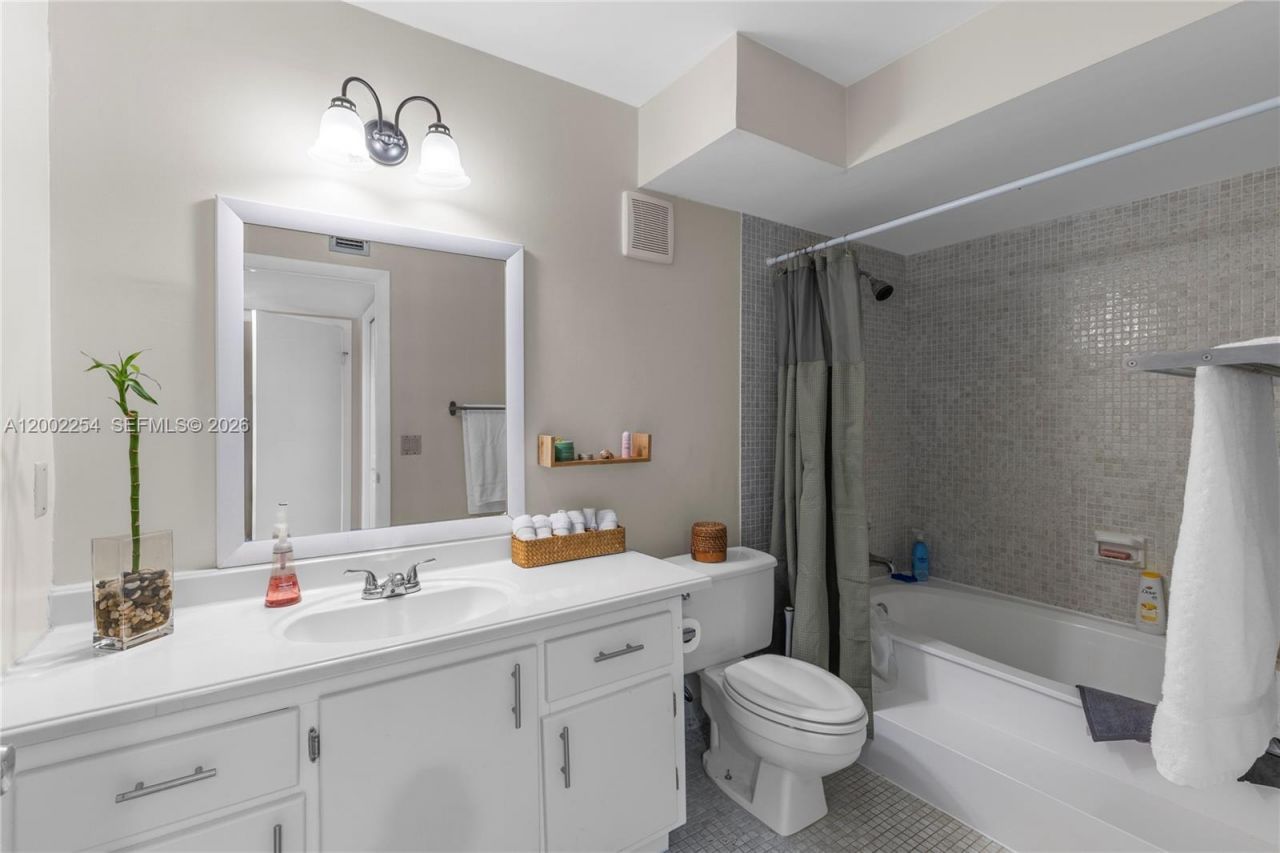 16175 Golf Club Rd, Unit 212, Weston, FL 33326 Photo