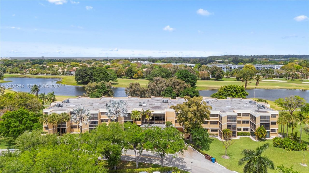 16175 Golf Club Rd, Unit 212, Weston, FL 33326 Photo