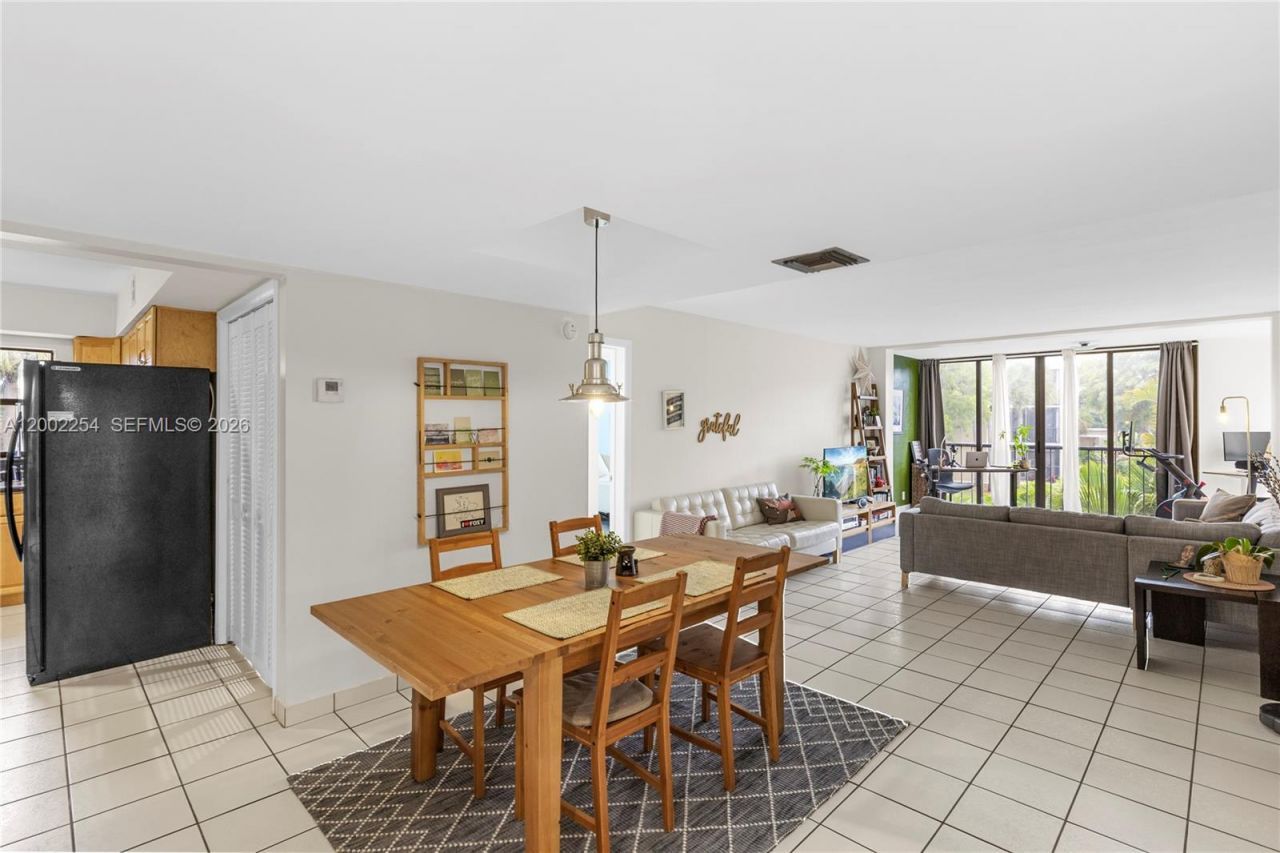 16175 Golf Club Rd, Unit 212, Weston, FL 33326 Photo