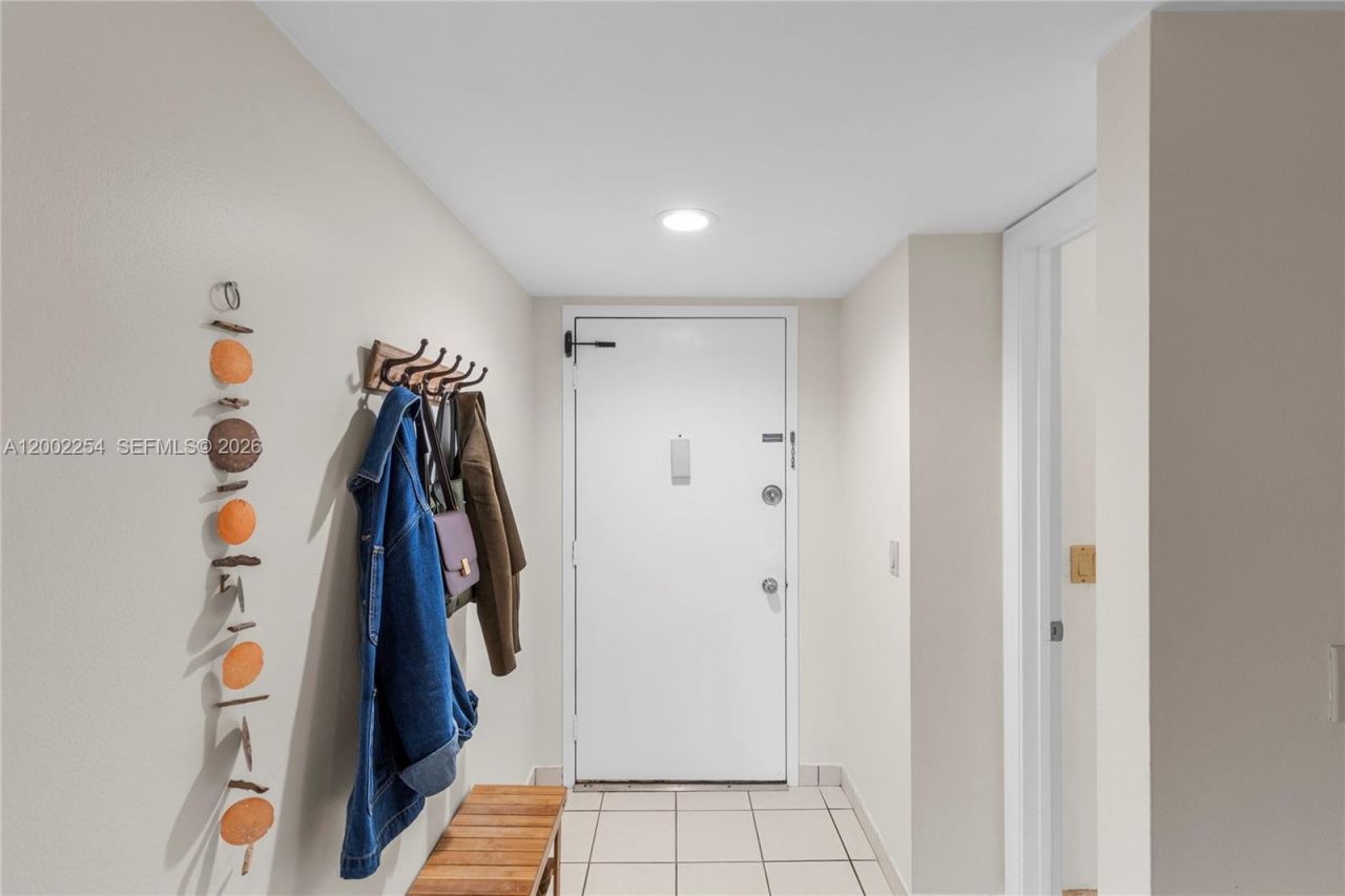 16175 Golf Club Rd, Unit 212, Weston, FL 33326 Photo