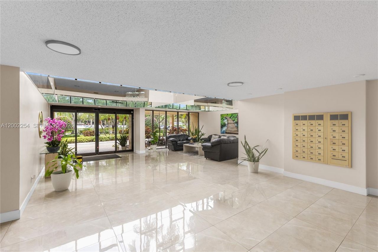 16175 Golf Club Rd, Unit 212, Weston, FL 33326 Photo