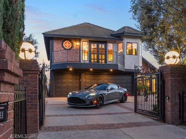 834 Moorside Drive, Glendale, CA 91207