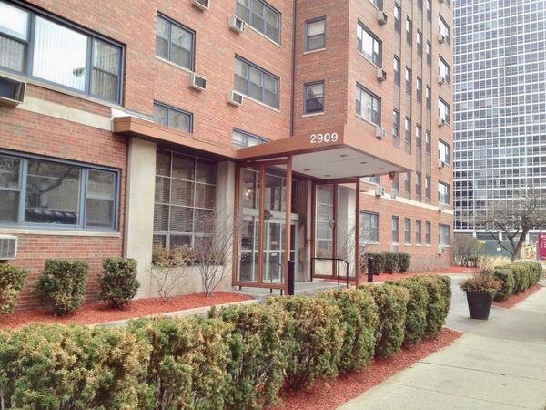 2909 N Sheridan Road , Unit 911, Chicago, IL 60657