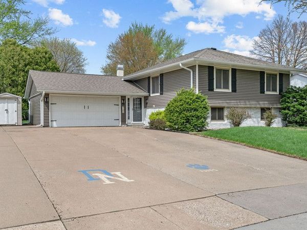 1428 W 57th Street , Davenport, IA 52806